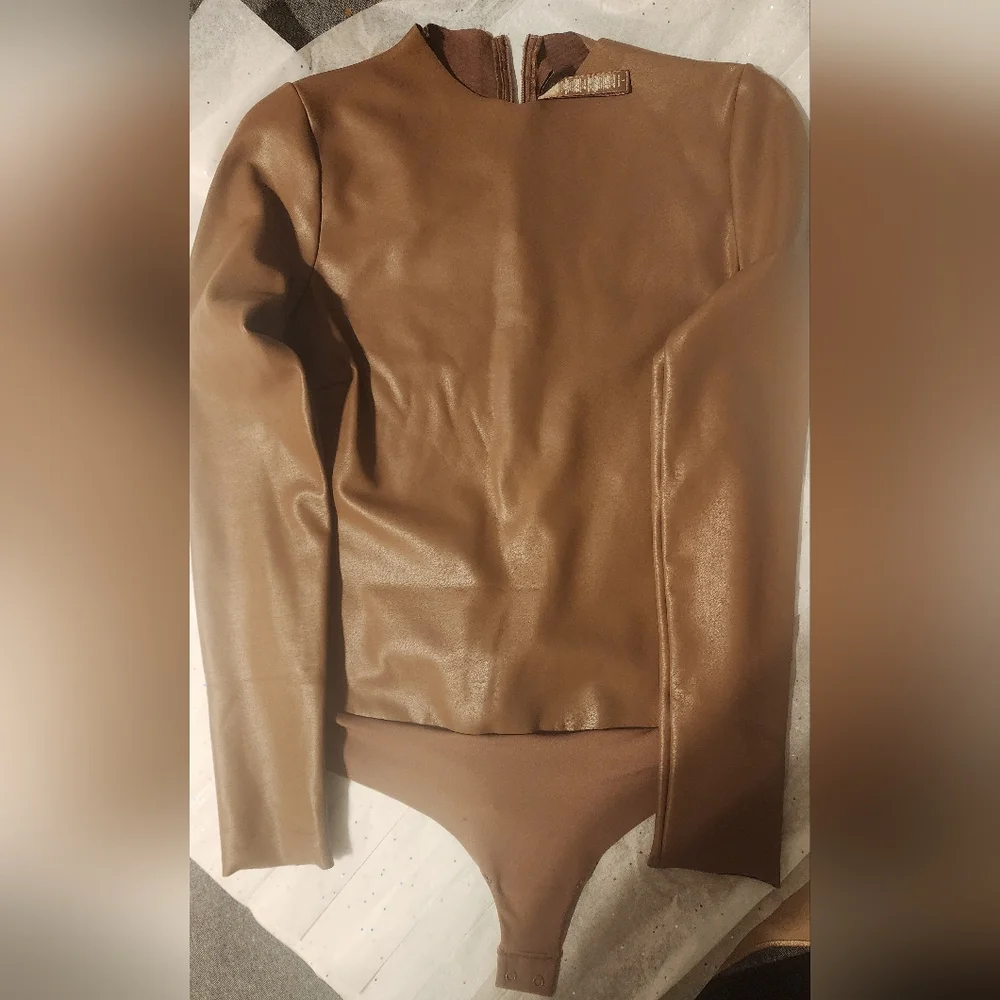 SKIMS FAUX LEATER BODYSUIT SIZE L NEW - Picture 12 of 15